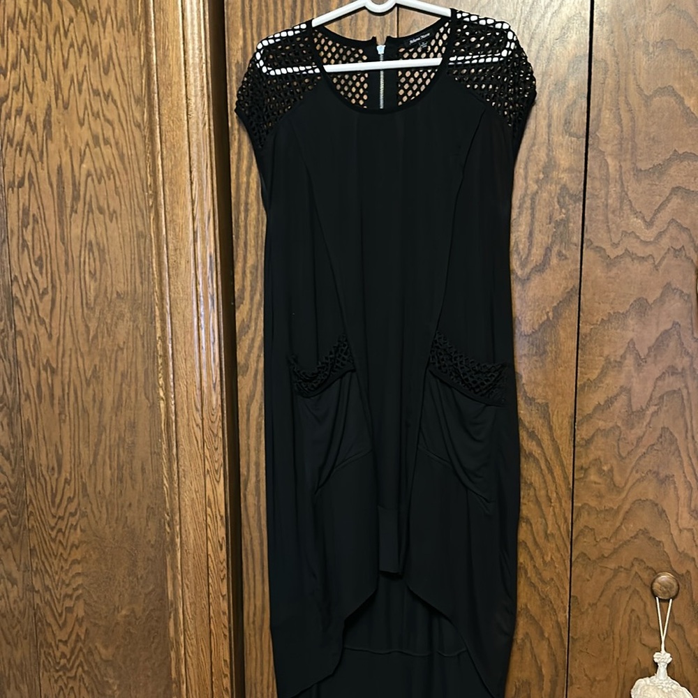 EBUC ATHENA MARIE LADIES M CAP SLEEVE HI-LOW  DRESS IN BLK W UNIQUE NET DETAIL